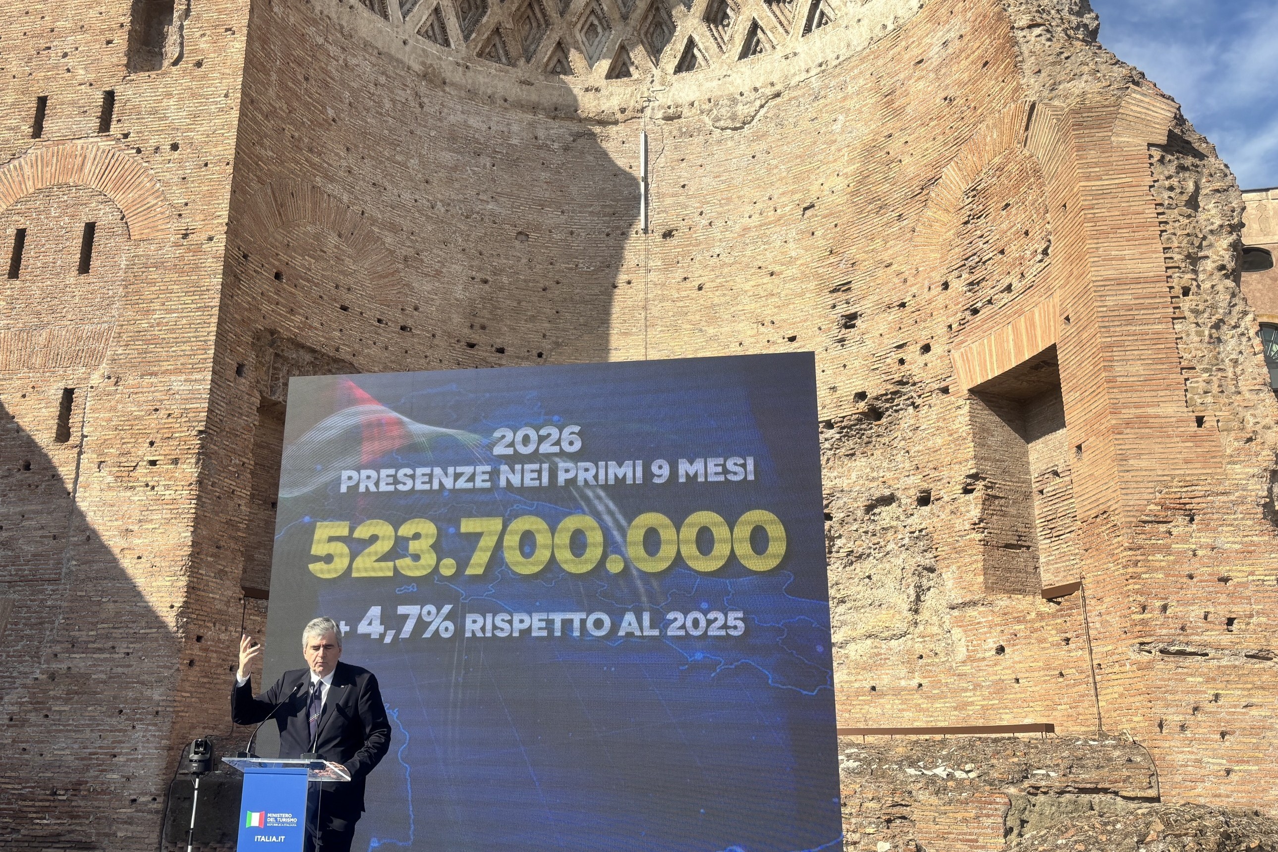 Ministro Mazzi con i dati sul turismo
