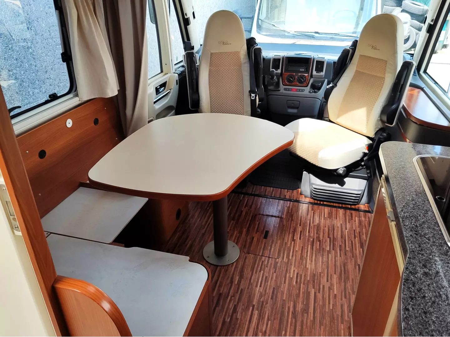 Hymer B 514 SL Gold Edition - dinette
