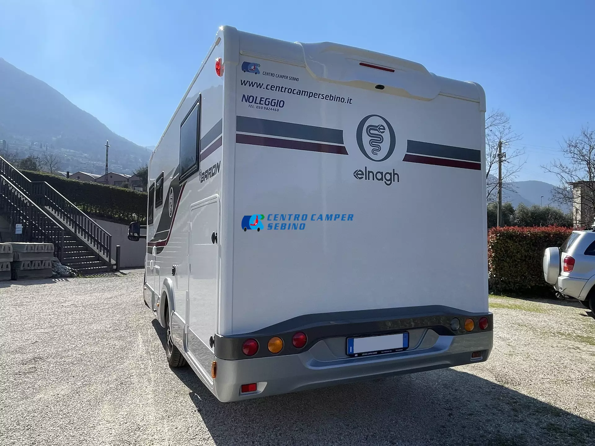 Elnagh Baron 573 camper semintegrale 7,45 mt 4 posti con letti gemelli, maxi garage e bagno con doccia separata