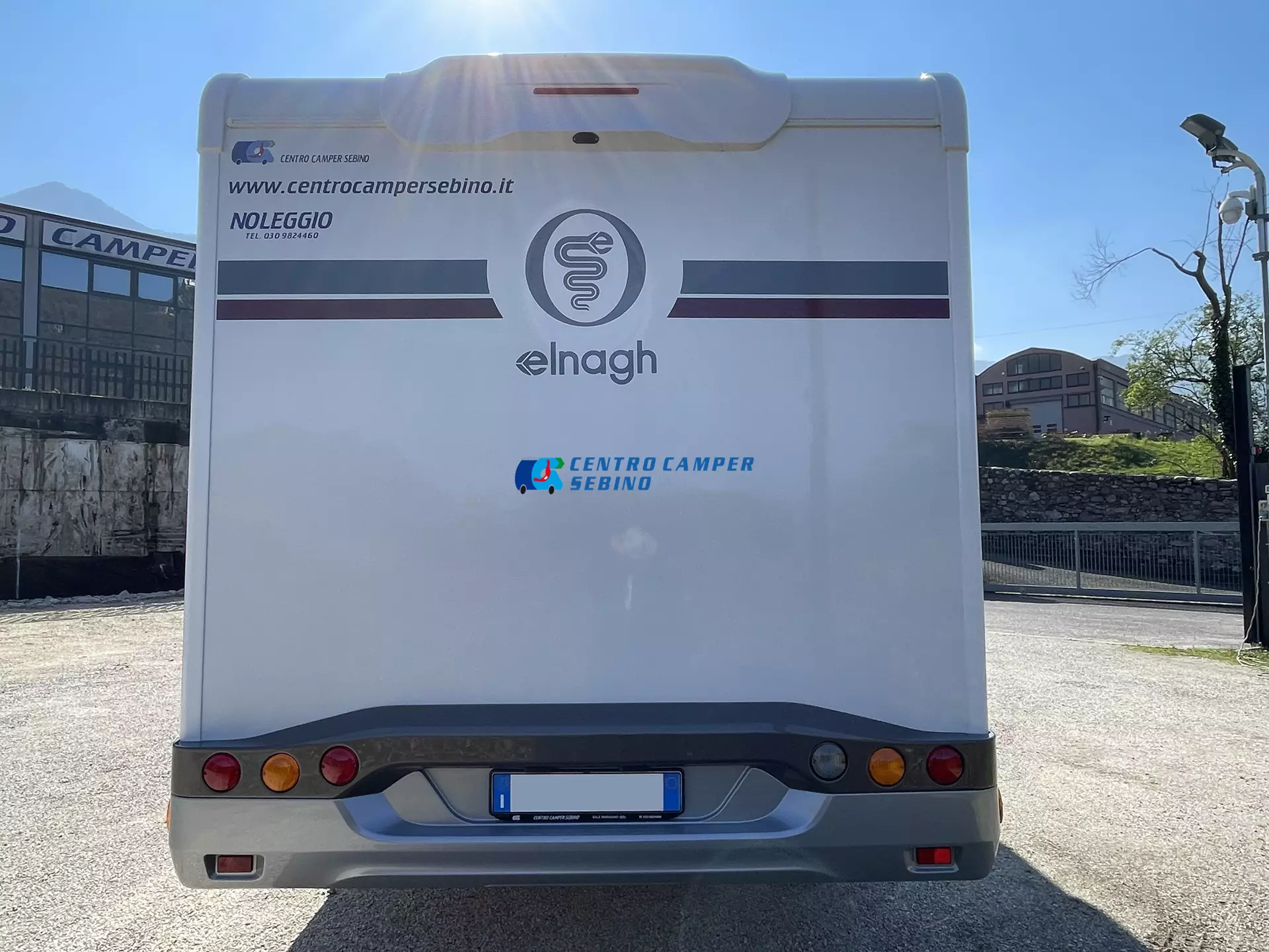 Elnagh Baron 573 camper semintegrale 7,45 mt 4 posti con letti gemelli, maxi garage e bagno con doccia separata