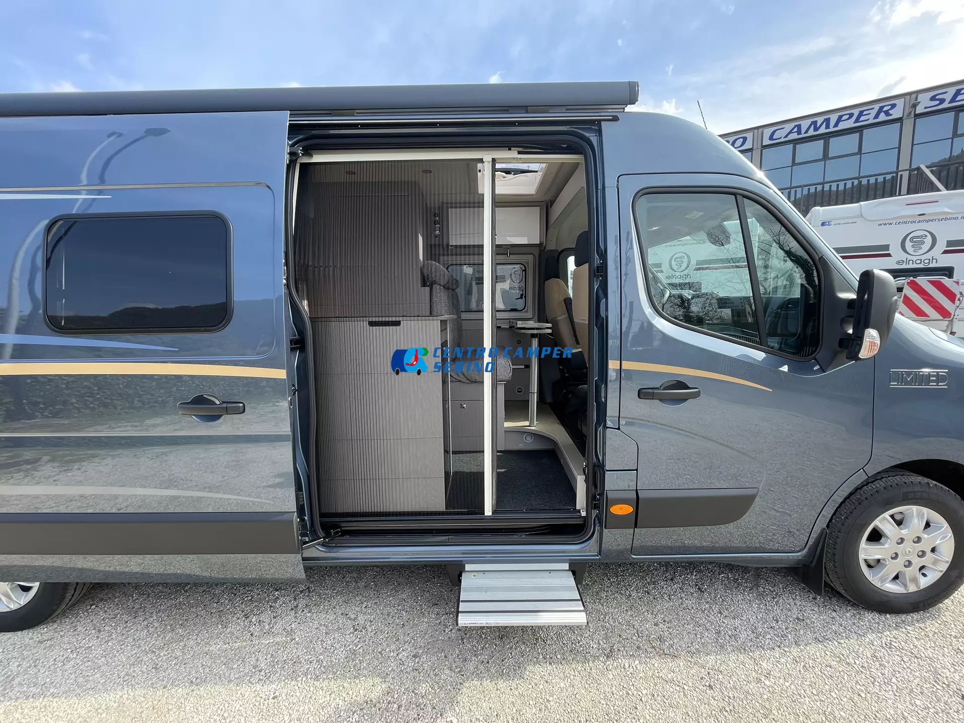 Noleggio Burstner Delfin C 621 Limited