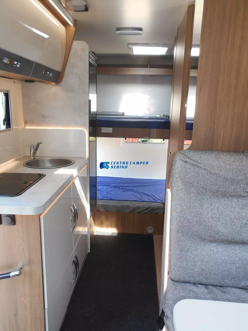 Elnagh Baron 20 8 posti letto e 6 posti viaggio omologati