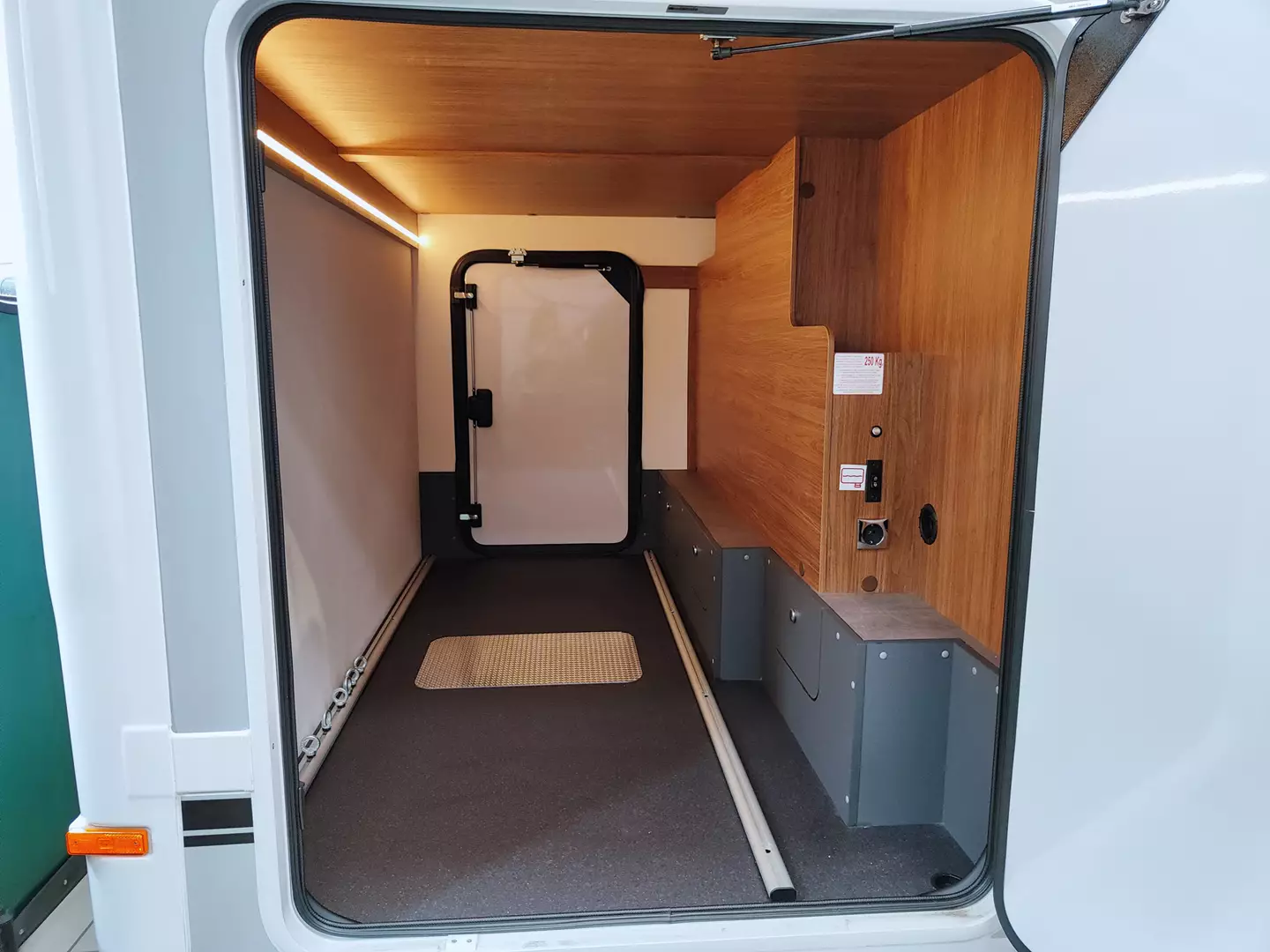Laika Ecovip L 2009 - garage