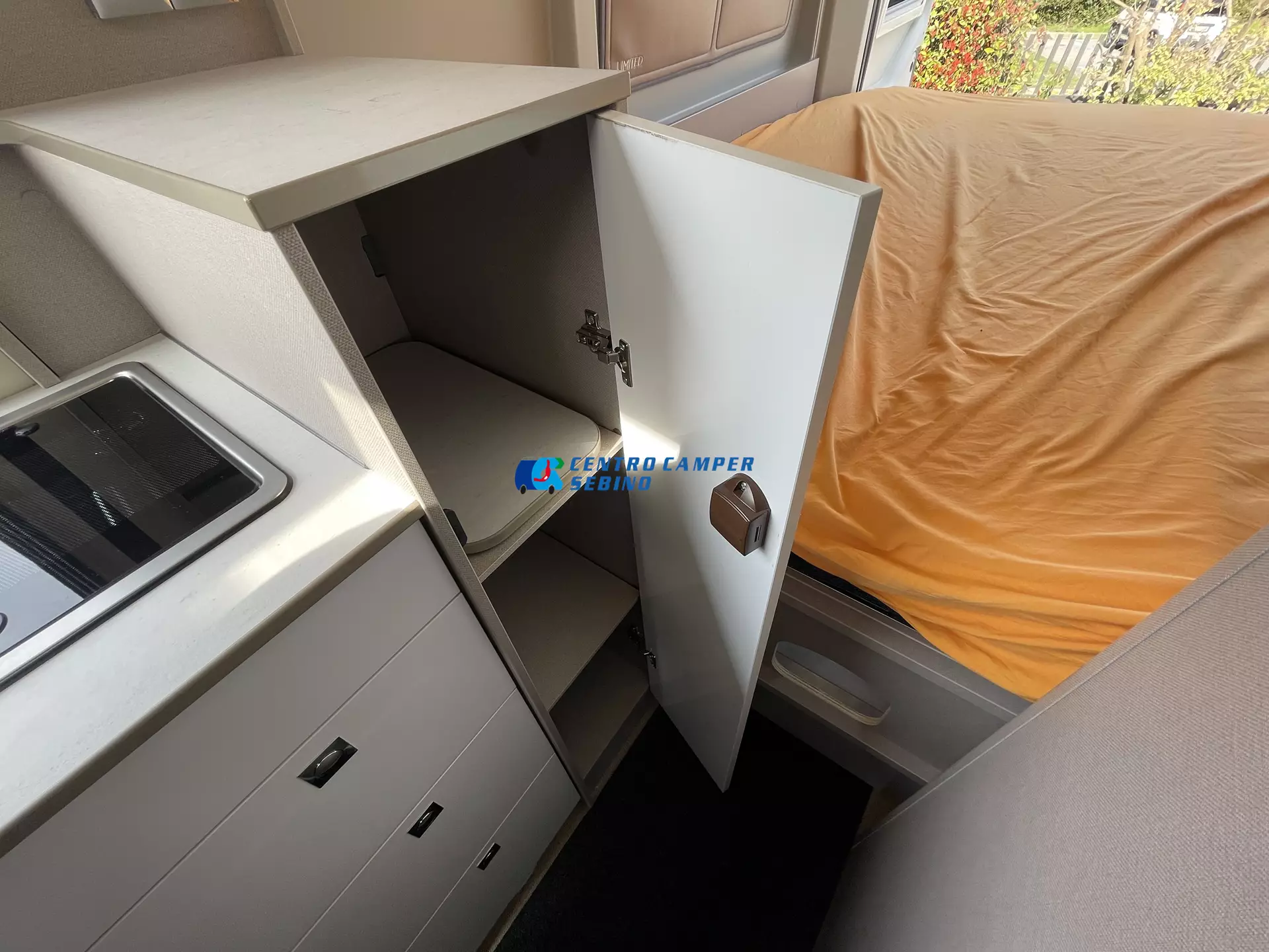 Noleggio Burstner Delfin C 621 Limited