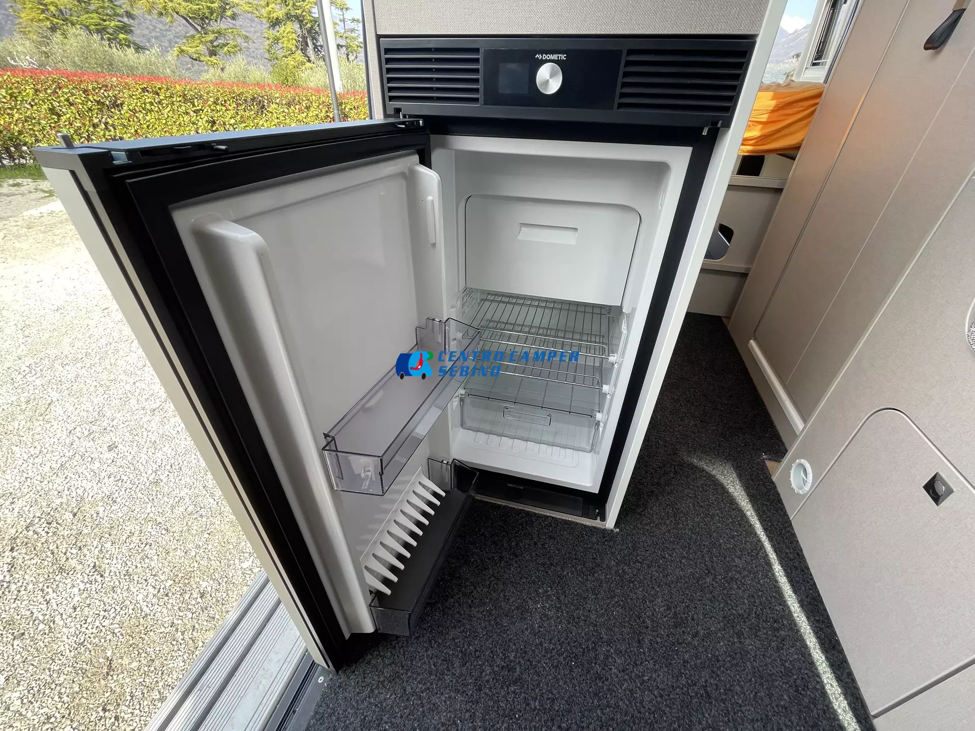 Noleggio Burstner Delfin C 621 Limited