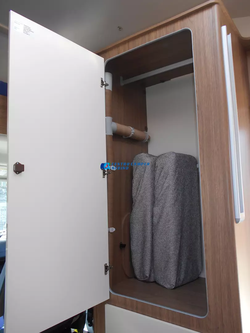 Elnagh Baron 20 8 posti letto e 6 posti viaggio omologati