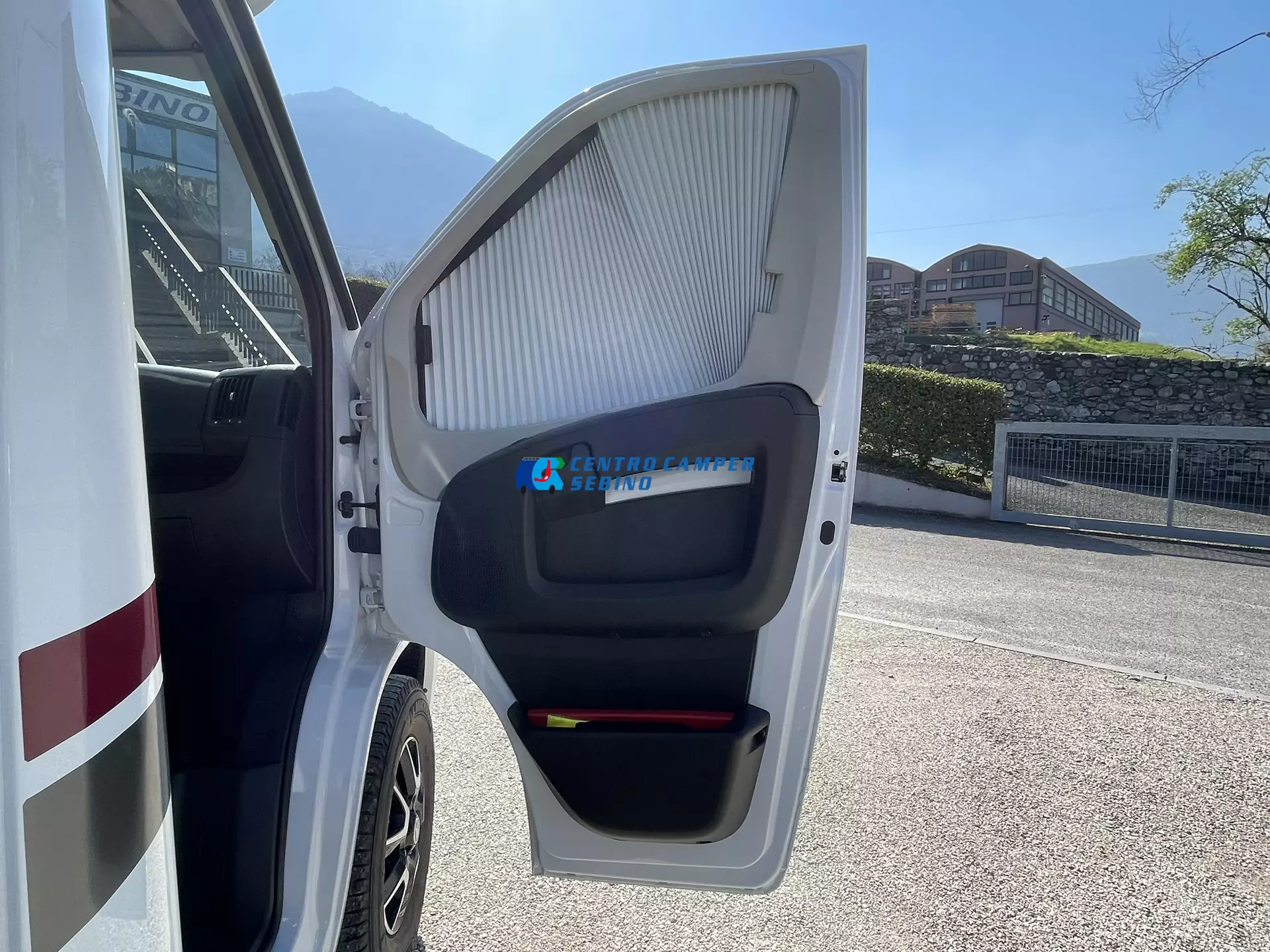 Elnagh Baron 573 camper semintegrale 7,45 mt 4 posti con letti gemelli, maxi garage e bagno con doccia separata