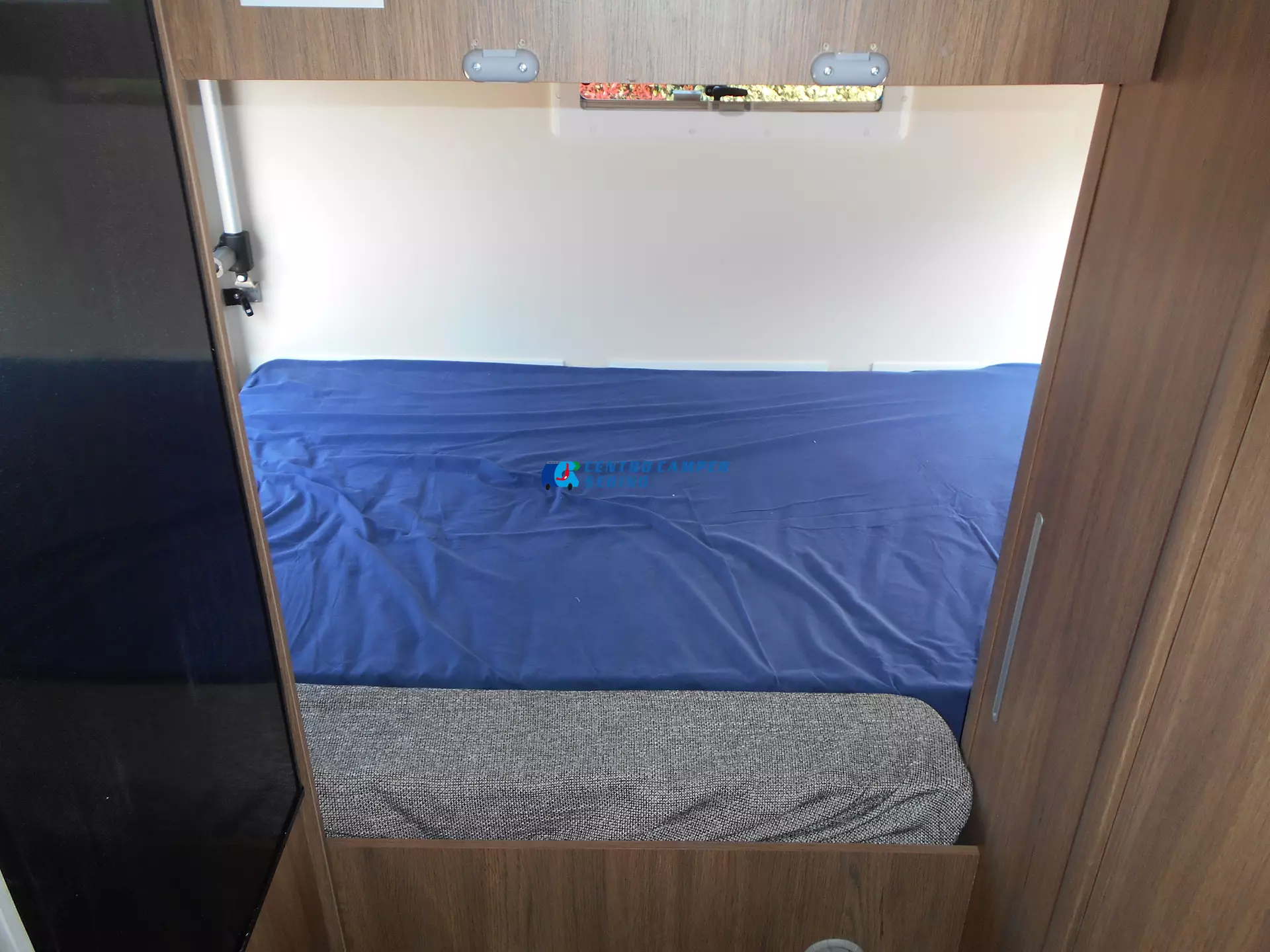 Elnagh Baron 20 8 posti letto e 6 posti viaggio omologati