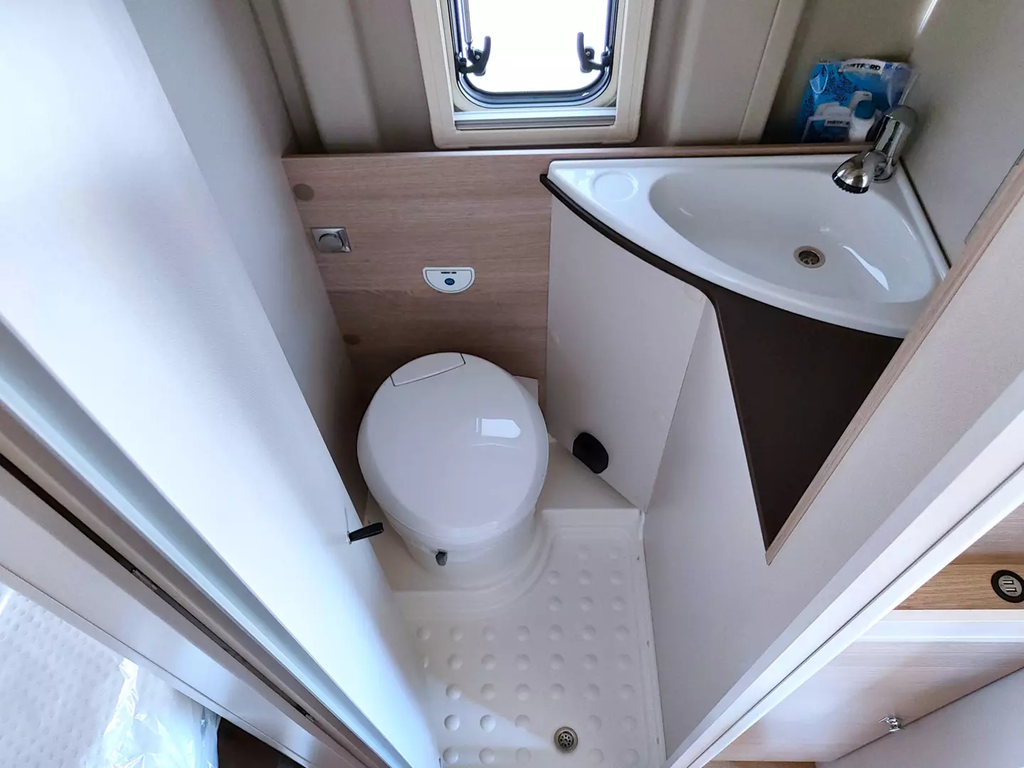 Burstner Campeo C 600 - bagno