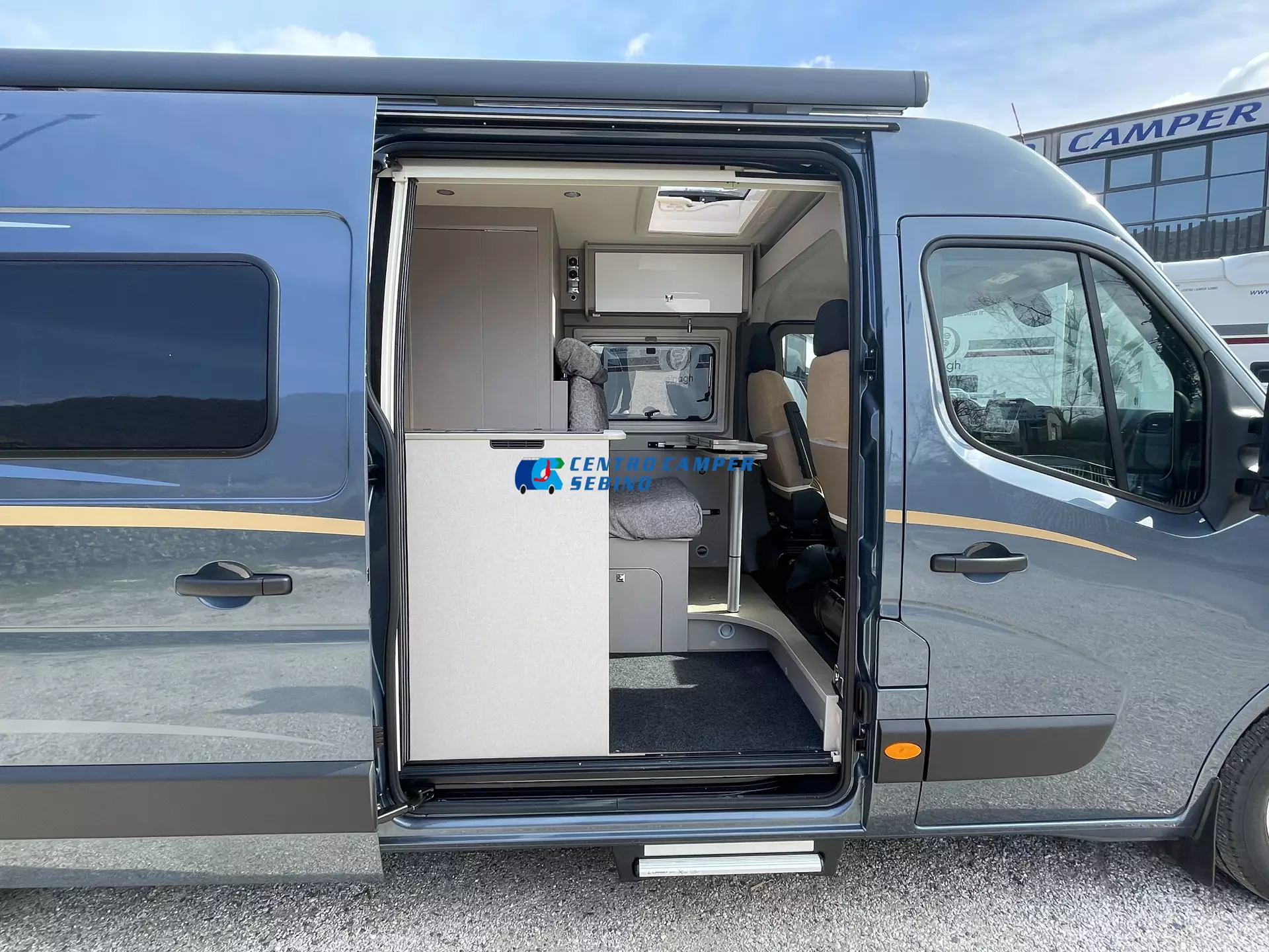 Noleggio Burstner Delfin C 621 Limited