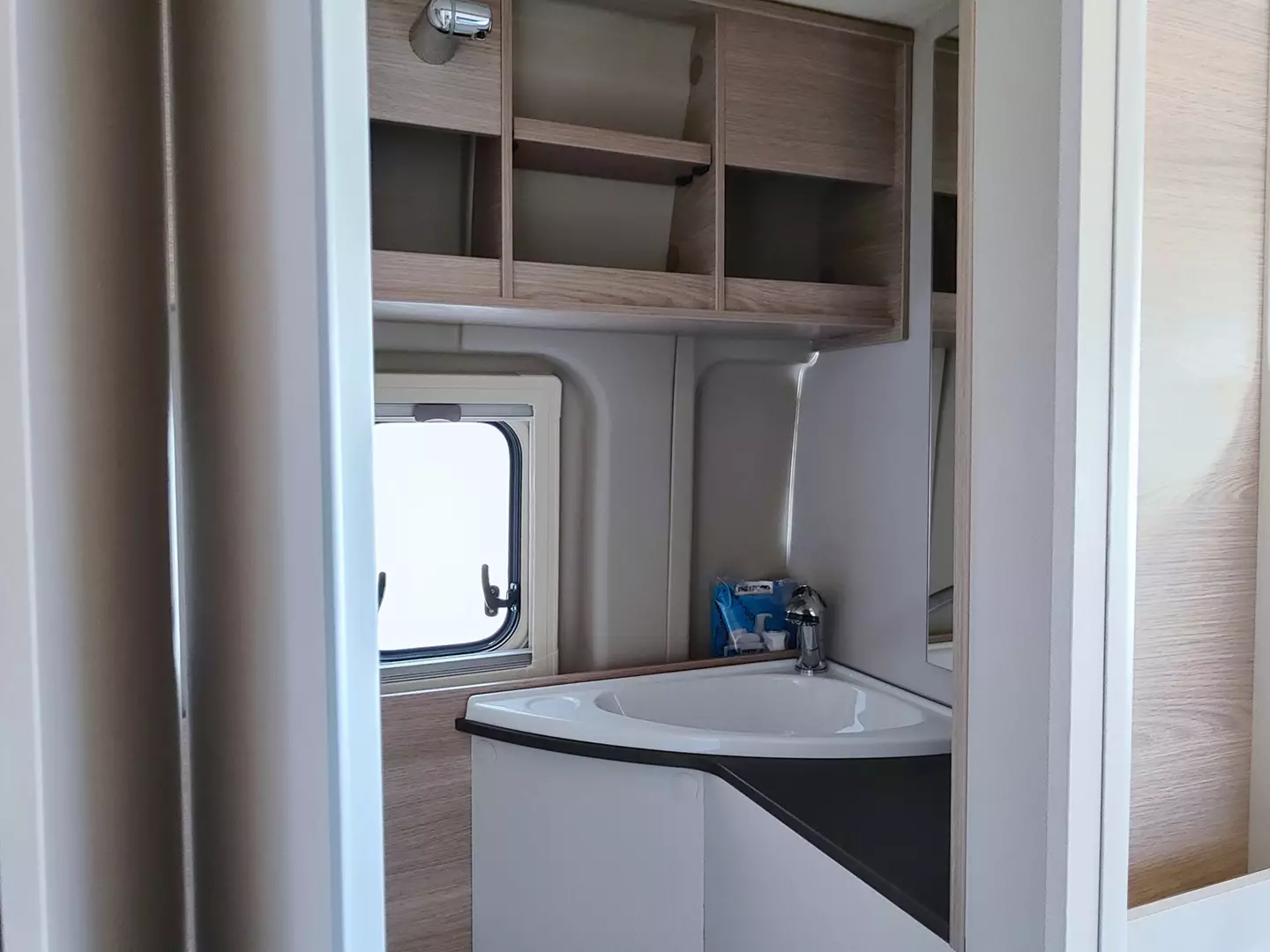 Burstner Campeo C 600 - bagno