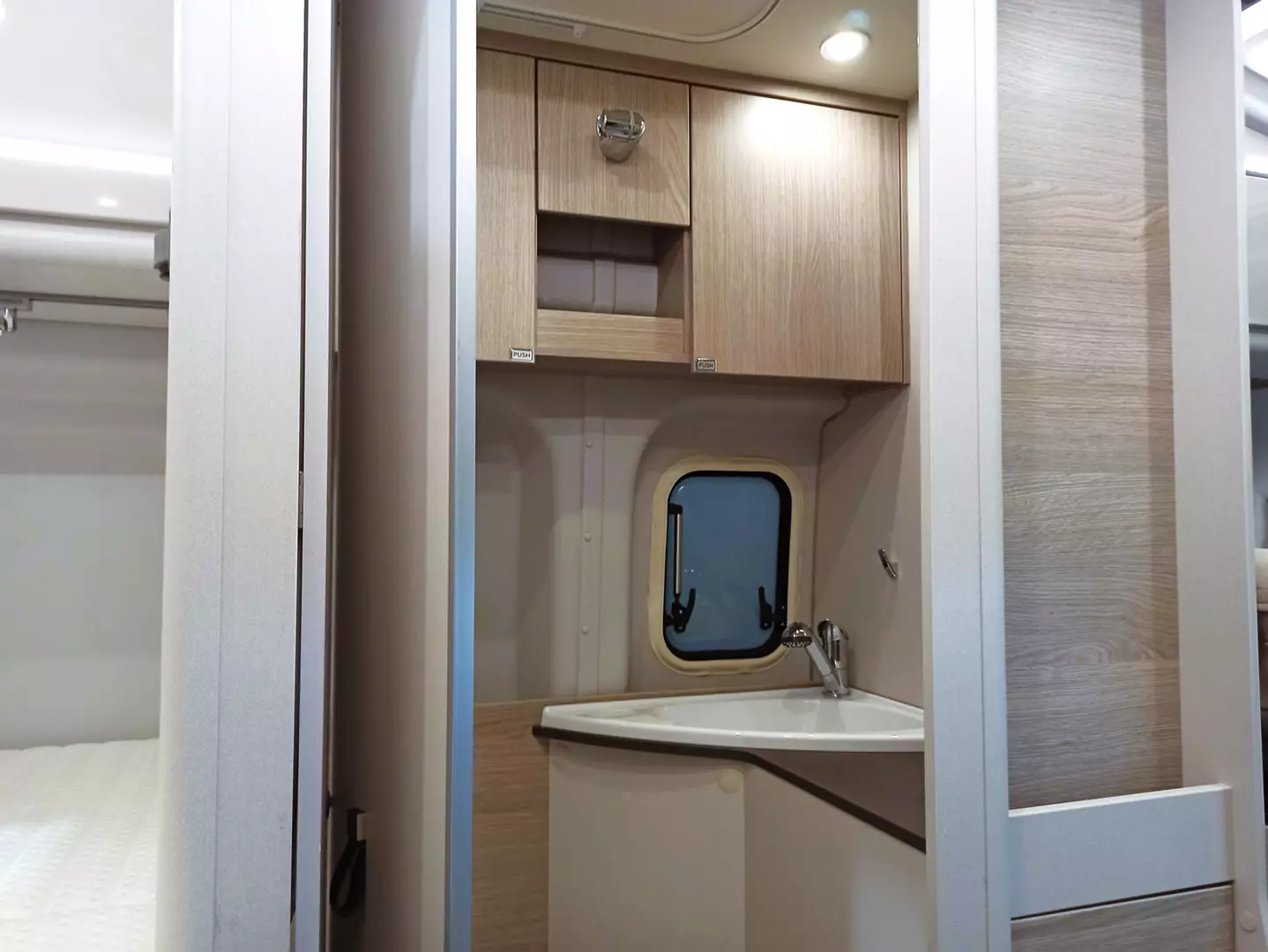 Burstner Lineo C 590 - bagno
