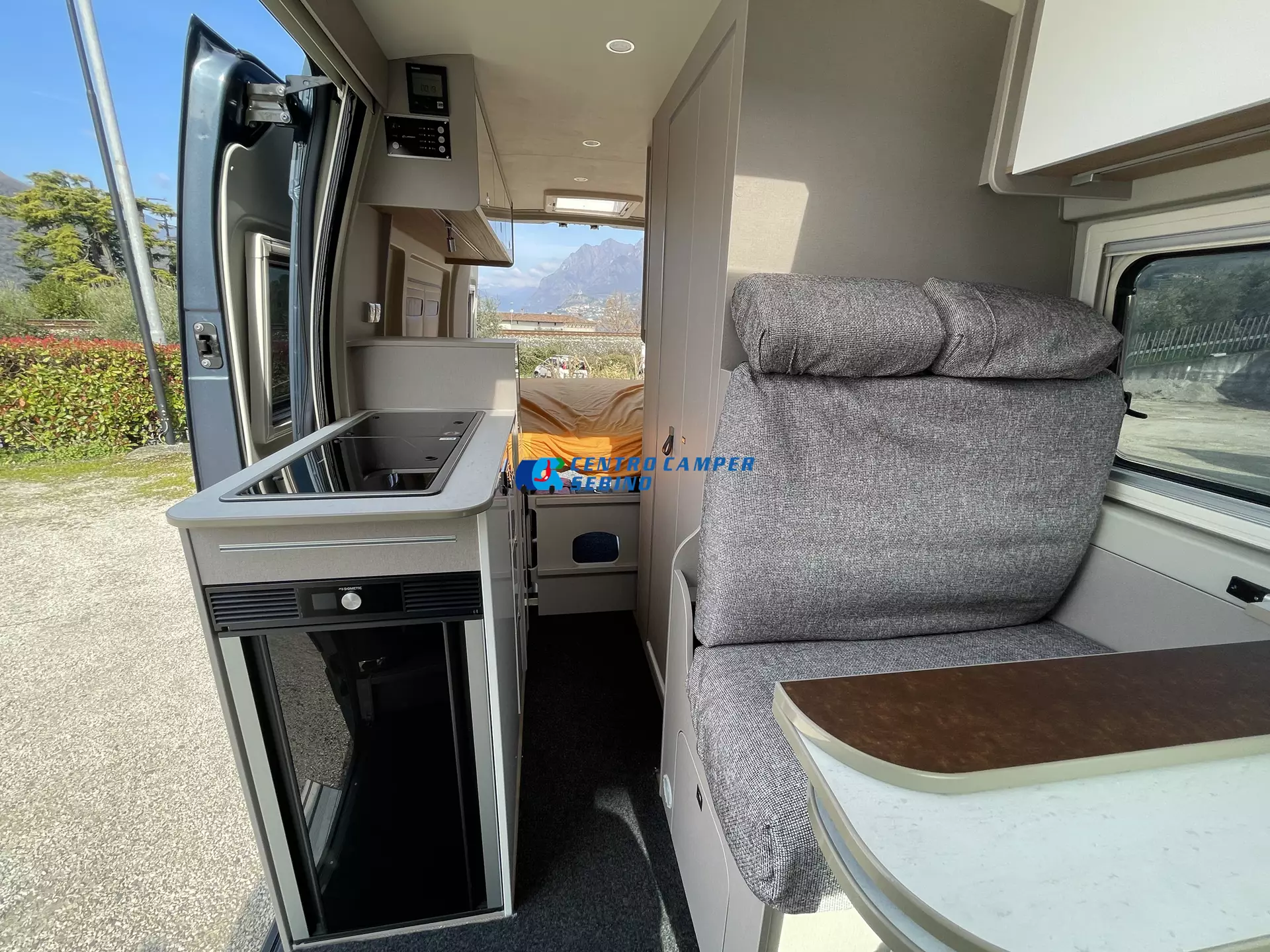 Noleggio Burstner Delfin C 621 Limited
