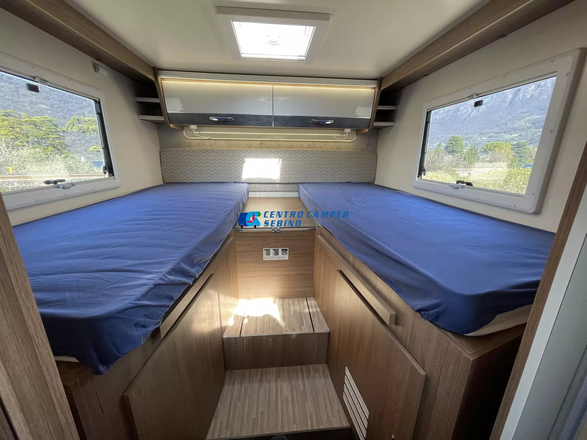 Elnagh Baron 573 camper semintegrale 7,45 mt 4 posti con letti gemelli, maxi garage e bagno con doccia separata