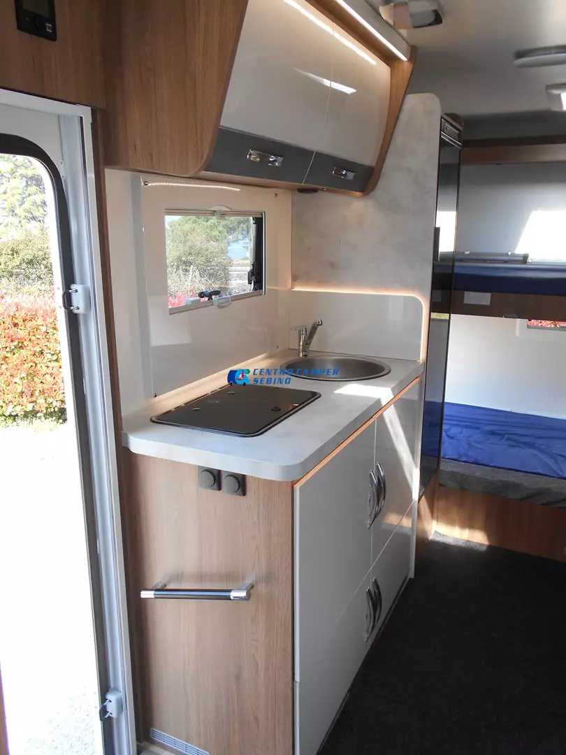 Elnagh Baron 20 8 posti letto e 6 posti viaggio omologati