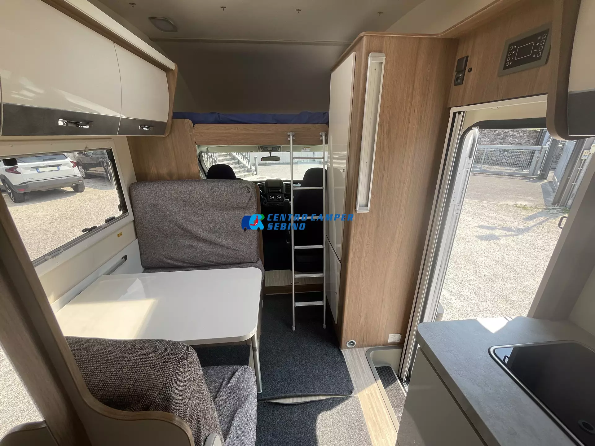 Elnagh Baron 20 dinette tradizionale, letto matrimoniale in mansarda e grande armadio