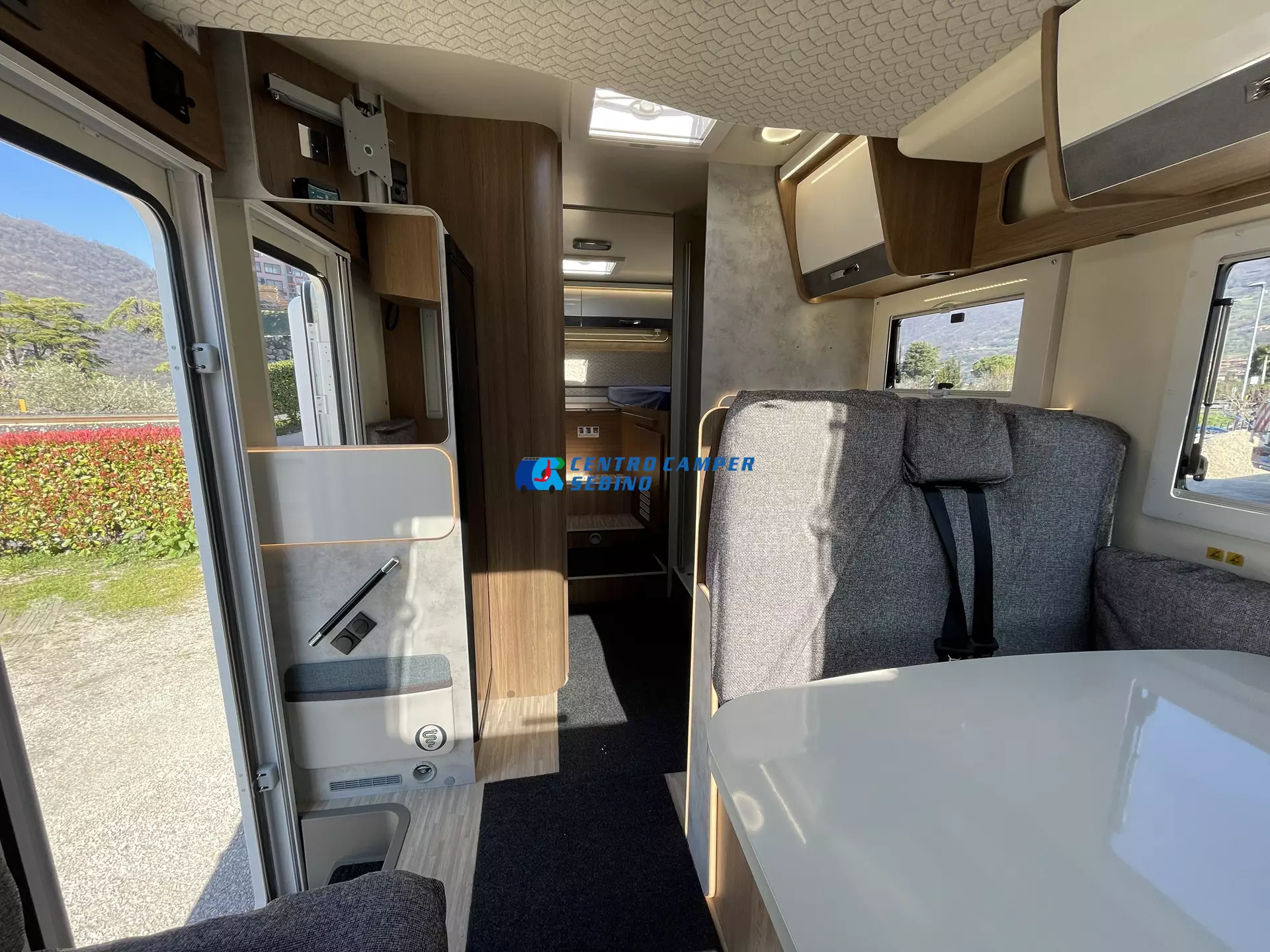 Elnagh Baron 573 camper semintegrale 7,45 mt 4 posti con letti gemelli, maxi garage e bagno con doccia separata