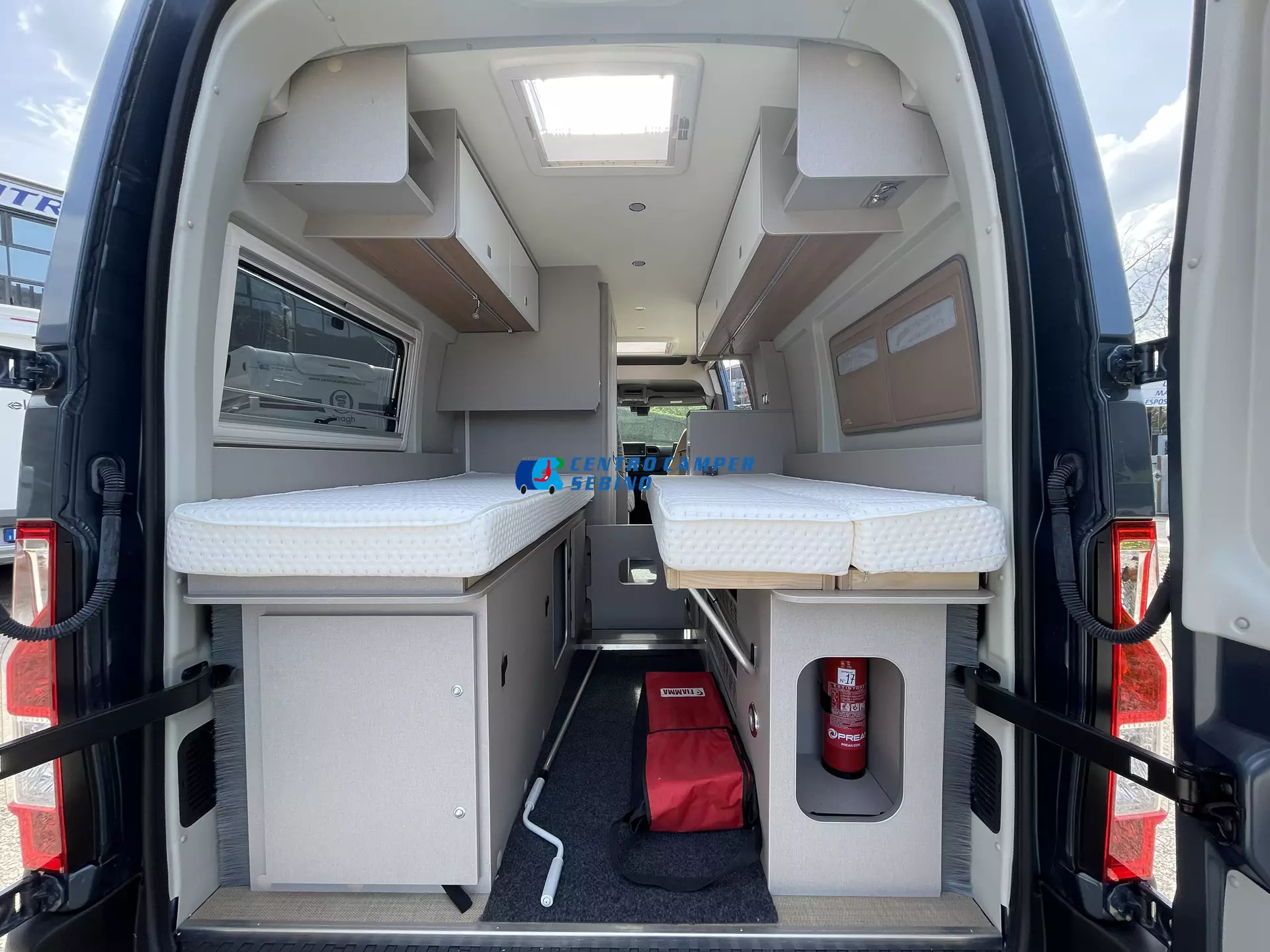 Noleggio Burstner Delfin C 621 Limited