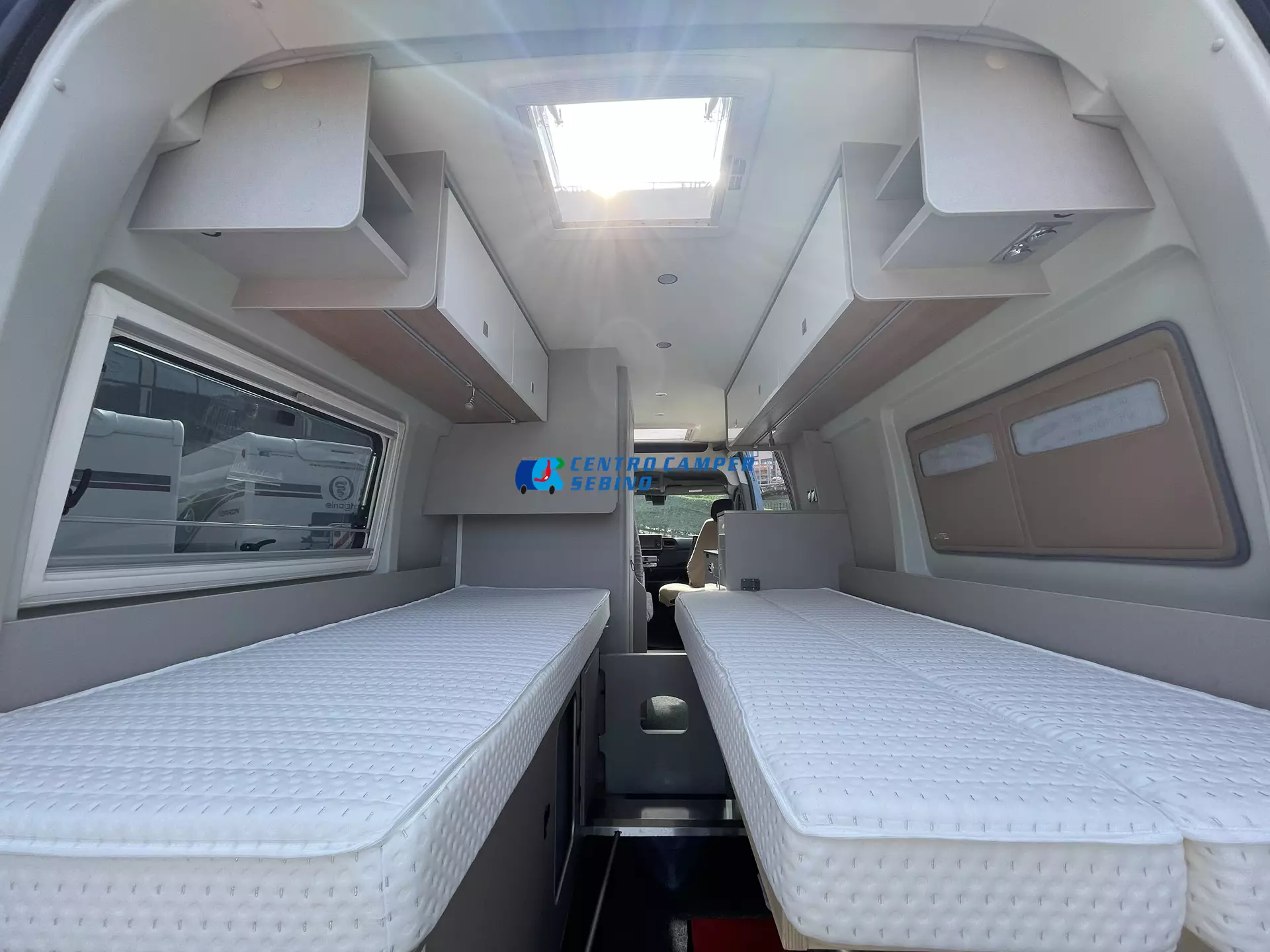 Noleggio Burstner Delfin C 621 Limited