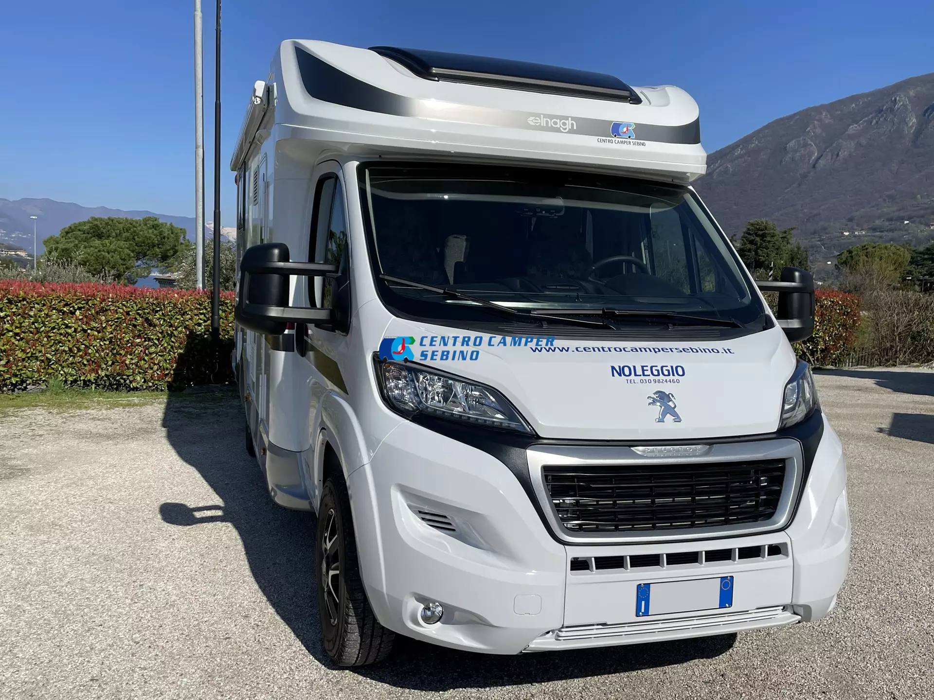 Elnagh Baron 573 camper semintegrale 7,45 mt 4 posti con letti gemelli, maxi garage e bagno con doccia separata