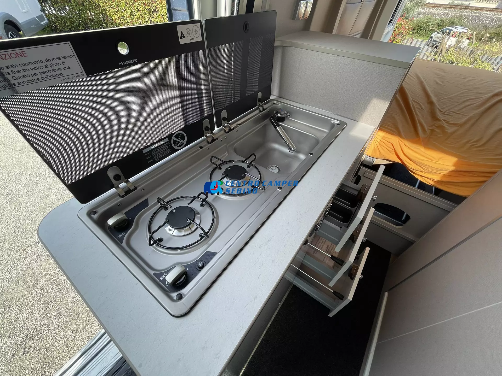Noleggio Burstner Delfin C 621 Limited