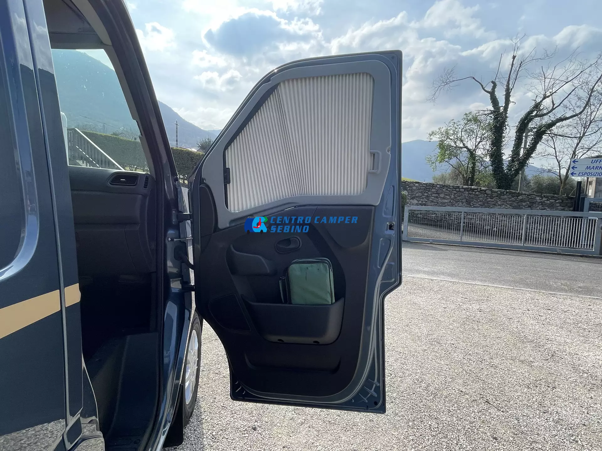 Noleggio Burstner Delfin C 621 Limited