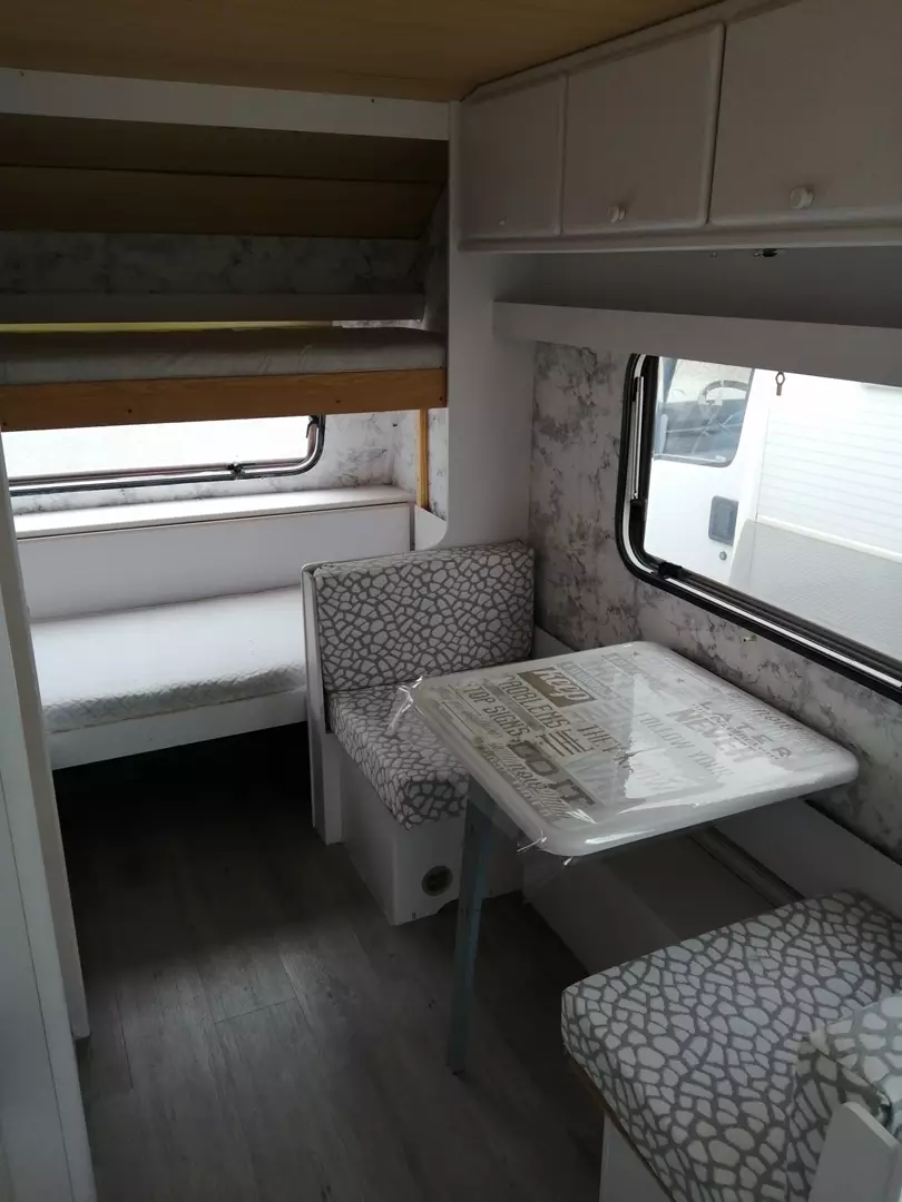 Piccola dinette trasformabile in lettino singolo
