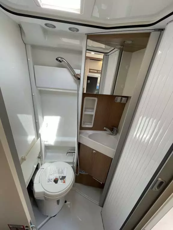Bagno con wc a scomparsa
