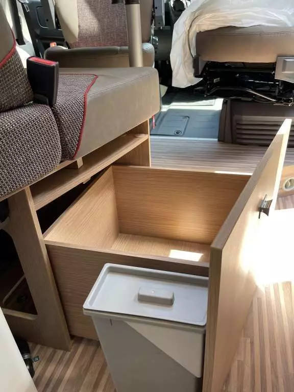 Stivaggio sotto seduta dinette