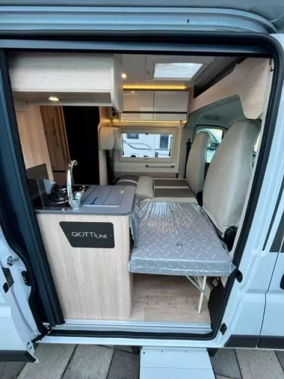 Ingresso con letto singolo montato