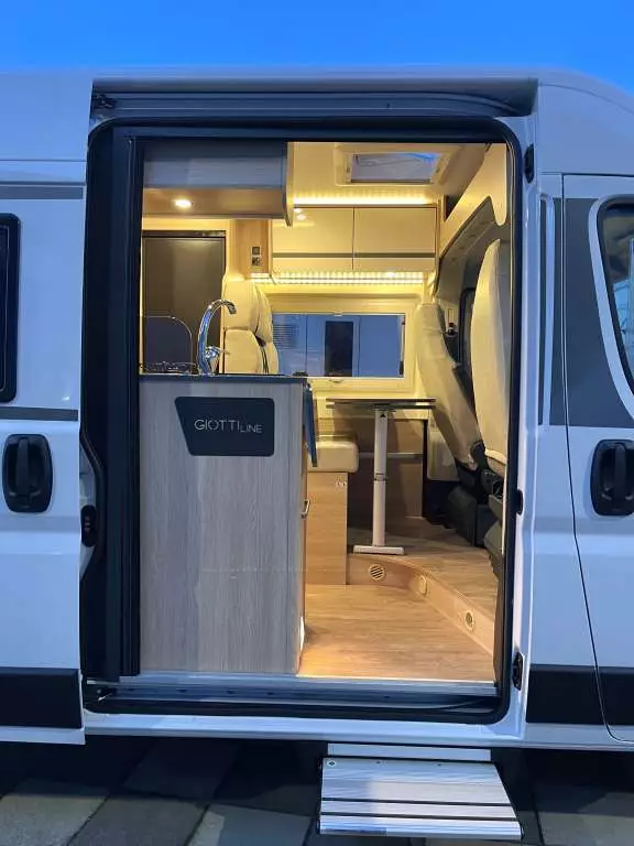 Ingresso cellula con gradino elettrico
